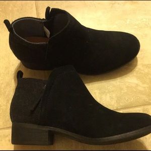 TOM’S Suede Booties